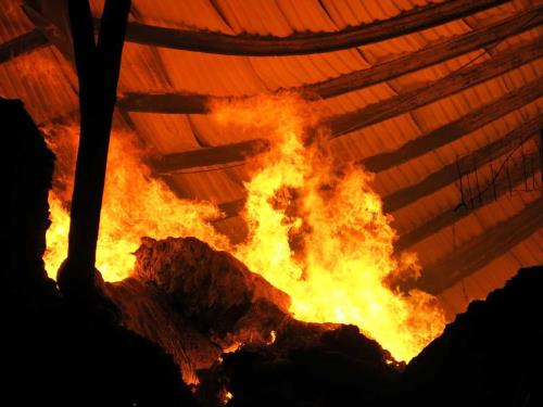 Đang cháy lớn ở thành phố Buôn Ma Thuột ảnh 1 Đang cháy lớn ở thành phố Buôn Ma Thuột ảnh 1