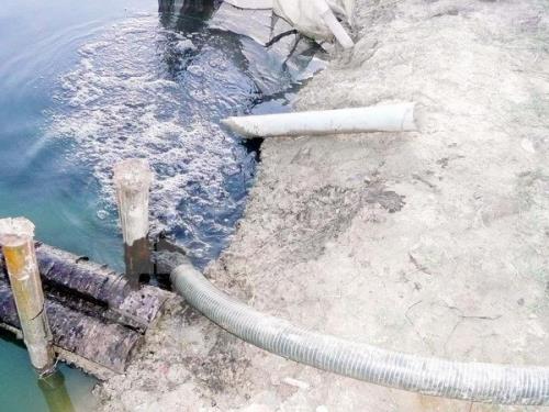 Cơ sở tái chế nhựa xả nước thải công nghiệp ra sông Vàm Cỏ