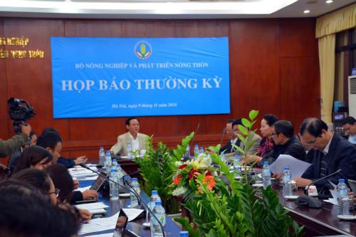 Thứ trưởng Bộ Nông nghiệp và Phát triển nông thôn Hà Công Tuấn tại buổi họp báo. Ảnh: Bích Hồng/BNEWS/TTXVN
