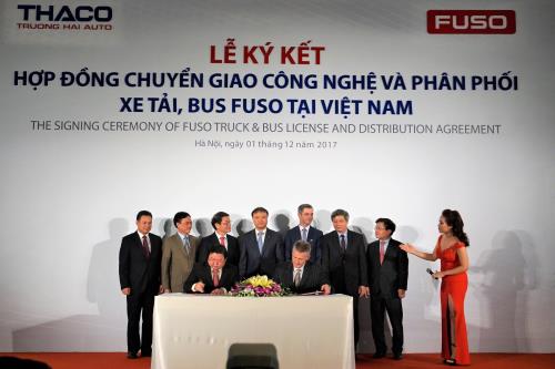 Thaco ký hợp đồng chuyển giao công nghệ và phân phối xe tải, xe bus Fuso tại Việt Nam