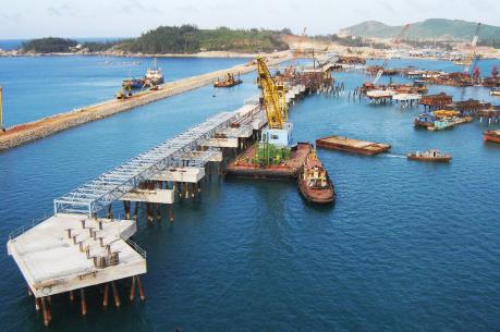 Quảng Ngãi phát triển cảng nước sâu Dung Quất