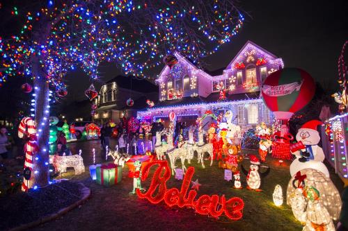 Toronto rực rỡ sắc màu đón Giáng sinh