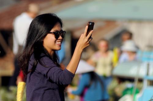 Lênh đênh trên một trong những chợ nổi ấn tượng nhất thế giới tại Việt Nam