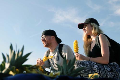 Lênh đênh trên một trong những chợ nổi ấn tượng nhất thế giới tại Việt Nam