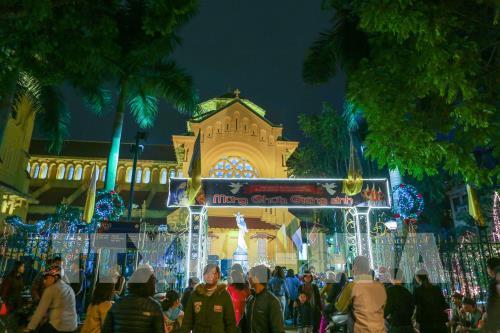 Hà Nội nhộn nhịp đón Giáng sinh