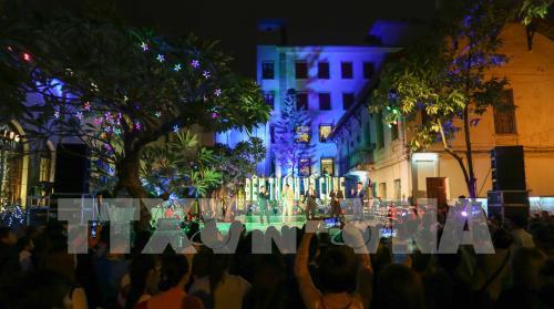 Hà Nội nhộn nhịp đón Giáng sinh