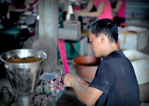 Tết về, ghé thăm làng làm hương lâu đời nhất Việt Nam