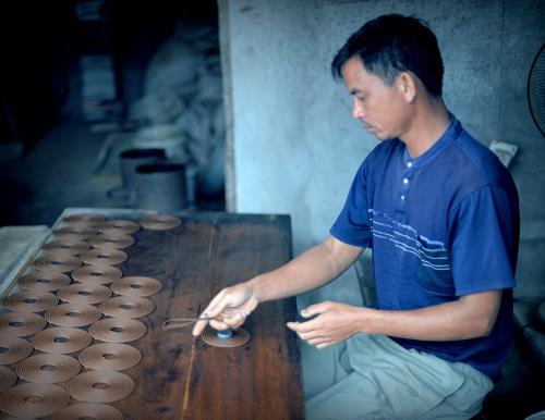 Tết về, ghé thăm làng làm hương lâu đời nhất Việt Nam