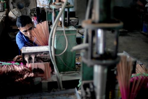 Tết về, ghé thăm làng làm hương lâu đời nhất Việt Nam