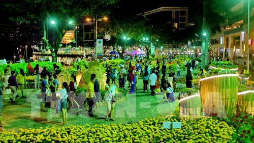 Rộn ràng hội chợ hoa Xuân Phú Mỹ Hưng 2017