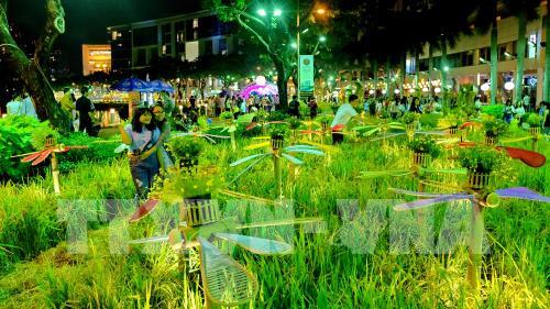 Rộn ràng hội chợ hoa Xuân Phú Mỹ Hưng 2017