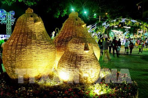 Rộn ràng hội chợ hoa Xuân Phú Mỹ Hưng 2017