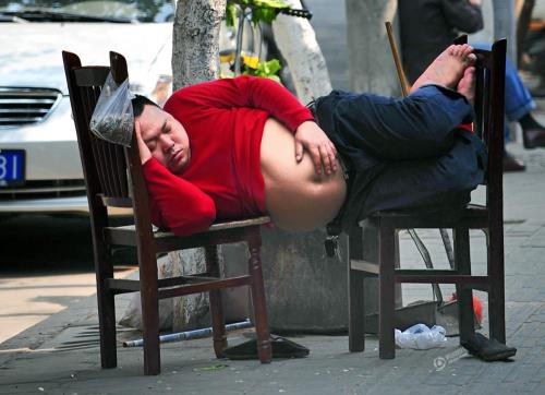 Những dáng ngủ cho thấy việc gì cũng có thể xảy ra