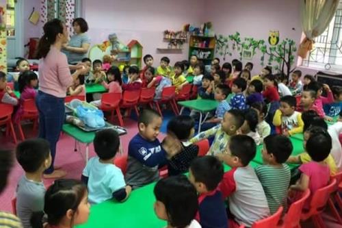 Ngộ nghĩnh trẻ em nặn bánh trôi trong Tết Hàn thực