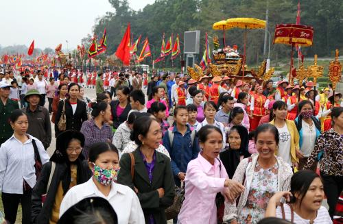 Linh thiêng lễ rước kiệu và dâng lễ vật nhân ngày Giỗ tổ Hùng Vương
