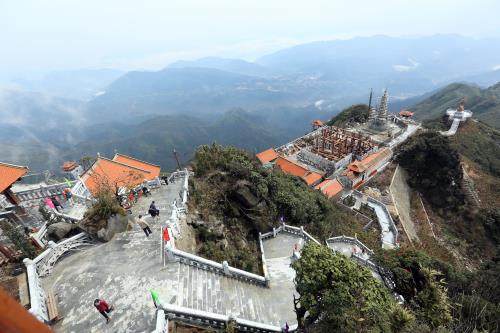 Cáp treo Fansipan đón hàng trăm nghìn lượt khách đến trải nghiệm