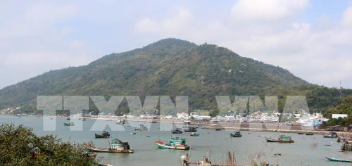 Vẻ đẹp hoang sơ đảo Hòn Tre thu hút khách du lịch