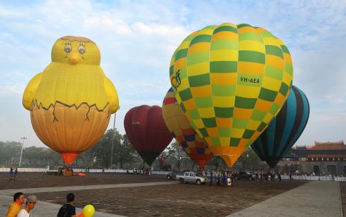 Đẹp mê hoặc Lễ hội khinh khí cầu quốc tế tại Huế