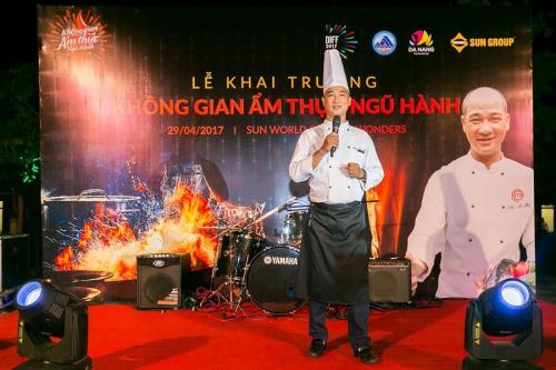 Hàng ngàn du khách check-in ở Không gian ẩm thực Ngũ Hành