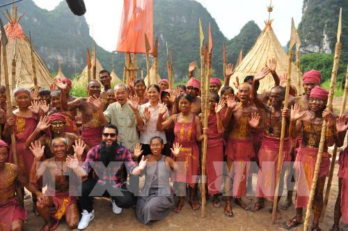 Đạo diễn phim Kong: Skull Island thăm lại phim trường và giao lưu với “thổ dân”