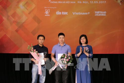 Toàn cảnh lễ trao giải Báo chí Thông tấn xã Việt Nam năm 2016