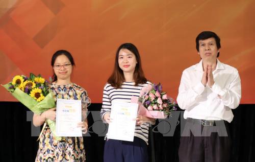 Toàn cảnh lễ trao giải Báo chí Thông tấn xã Việt Nam năm 2016