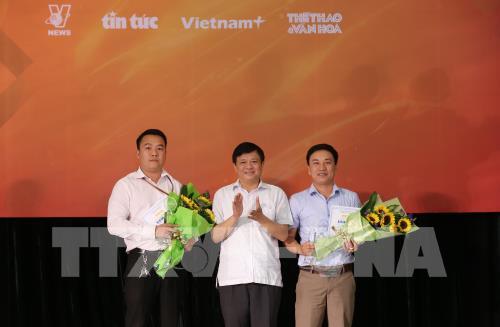 Toàn cảnh lễ trao giải Báo chí Thông tấn xã Việt Nam năm 2016