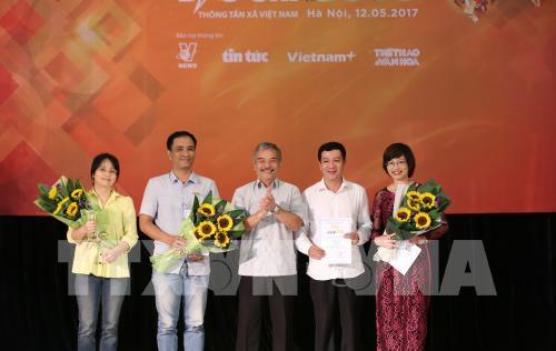 Toàn cảnh lễ trao giải Báo chí Thông tấn xã Việt Nam năm 2016