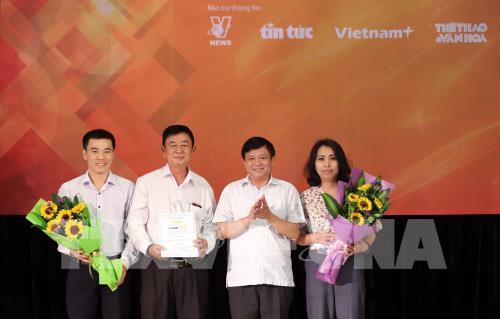 Toàn cảnh lễ trao giải Báo chí Thông tấn xã Việt Nam năm 2016