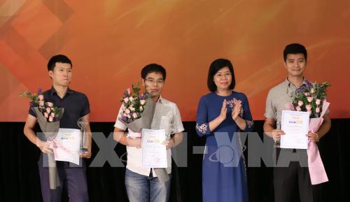 Toàn cảnh lễ trao giải Báo chí Thông tấn xã Việt Nam năm 2016