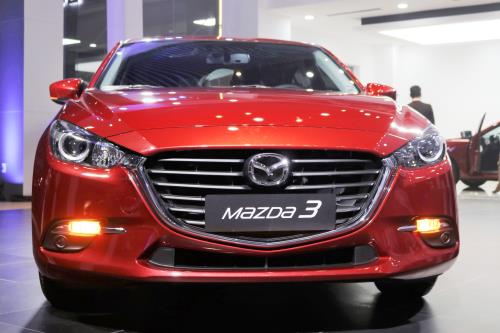 Cận cảnh mẫu xe "ăn" khách Mazda3 phiên bản 2017 vừa ra mắt