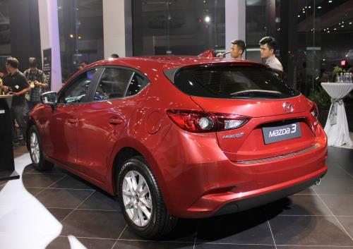 Cận cảnh mẫu xe "ăn" khách Mazda3 phiên bản 2017 vừa ra mắt
