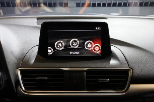 Cận cảnh mẫu xe "ăn" khách Mazda3 phiên bản 2017 vừa ra mắt