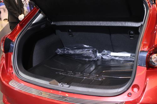 Cận cảnh mẫu xe "ăn" khách Mazda3 phiên bản 2017 vừa ra mắt