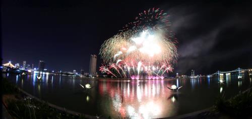 Huyền ảo đêm thi thứ 4 Lễ hội pháo hoa quốc tế Đà Nẵng