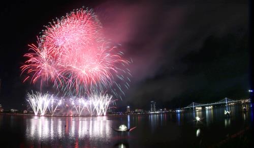 Huyền ảo đêm thi thứ 4 Lễ hội pháo hoa quốc tế Đà Nẵng