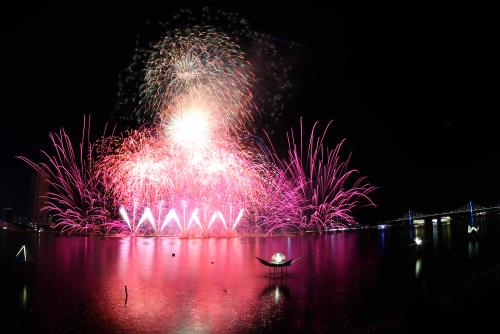 Huyền ảo đêm thi thứ 4 Lễ hội pháo hoa quốc tế Đà Nẵng