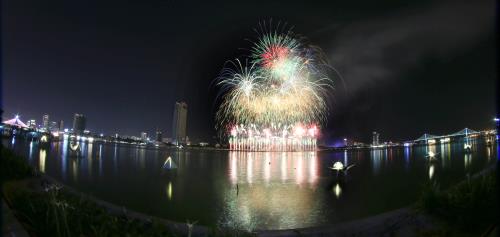 Huyền ảo đêm thi thứ 4 Lễ hội pháo hoa quốc tế Đà Nẵng