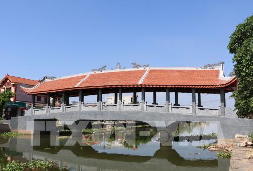 Độc đáo cầu ngói Kim Sơn