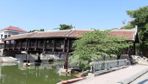 Độc đáo cầu ngói Kim Sơn