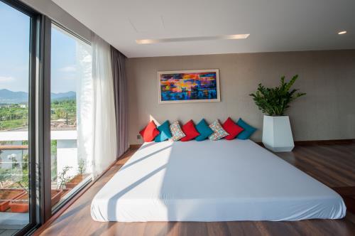 Cận cảnh biệt thự hoa hồng độc đáo cách Hà Nội 40 phút chạy xe