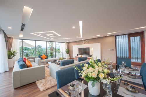 Cận cảnh biệt thự hoa hồng độc đáo cách Hà Nội 40 phút chạy xe