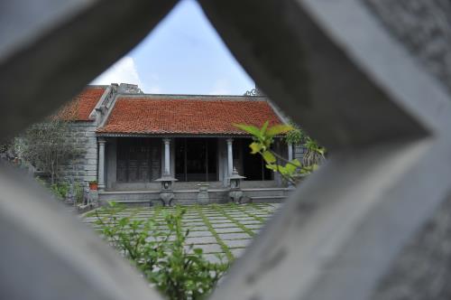 Độc đáo ngôi nhà làm bằng đá trăm tuổi nổi tiếng ở Ninh Vân, Ninh Bình