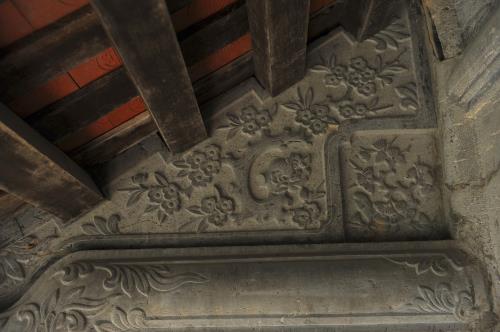 Độc đáo ngôi nhà làm bằng đá trăm tuổi nổi tiếng ở Ninh Vân, Ninh Bình