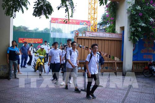 Hình ảnh mới nhất của thí sinh Hà Nội trong buổi thi vào lớp 10 môn Ngữ Văn