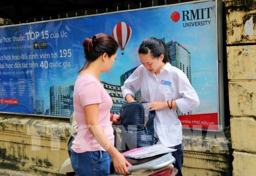 Hình ảnh mới nhất của thí sinh Hà Nội trong buổi thi vào lớp 10 môn Ngữ Văn