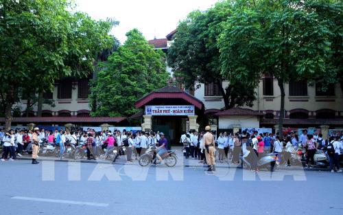 Hình ảnh mới nhất của thí sinh Hà Nội trong buổi thi vào lớp 10 môn Ngữ Văn