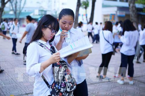 Hình ảnh mới nhất của thí sinh Hà Nội trong buổi thi vào lớp 10 môn Ngữ Văn