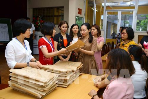 Hình ảnh mới nhất của thí sinh Hà Nội trong buổi thi vào lớp 10 môn Ngữ Văn