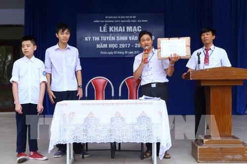 Hình ảnh mới nhất của thí sinh Hà Nội trong buổi thi vào lớp 10 môn Ngữ Văn